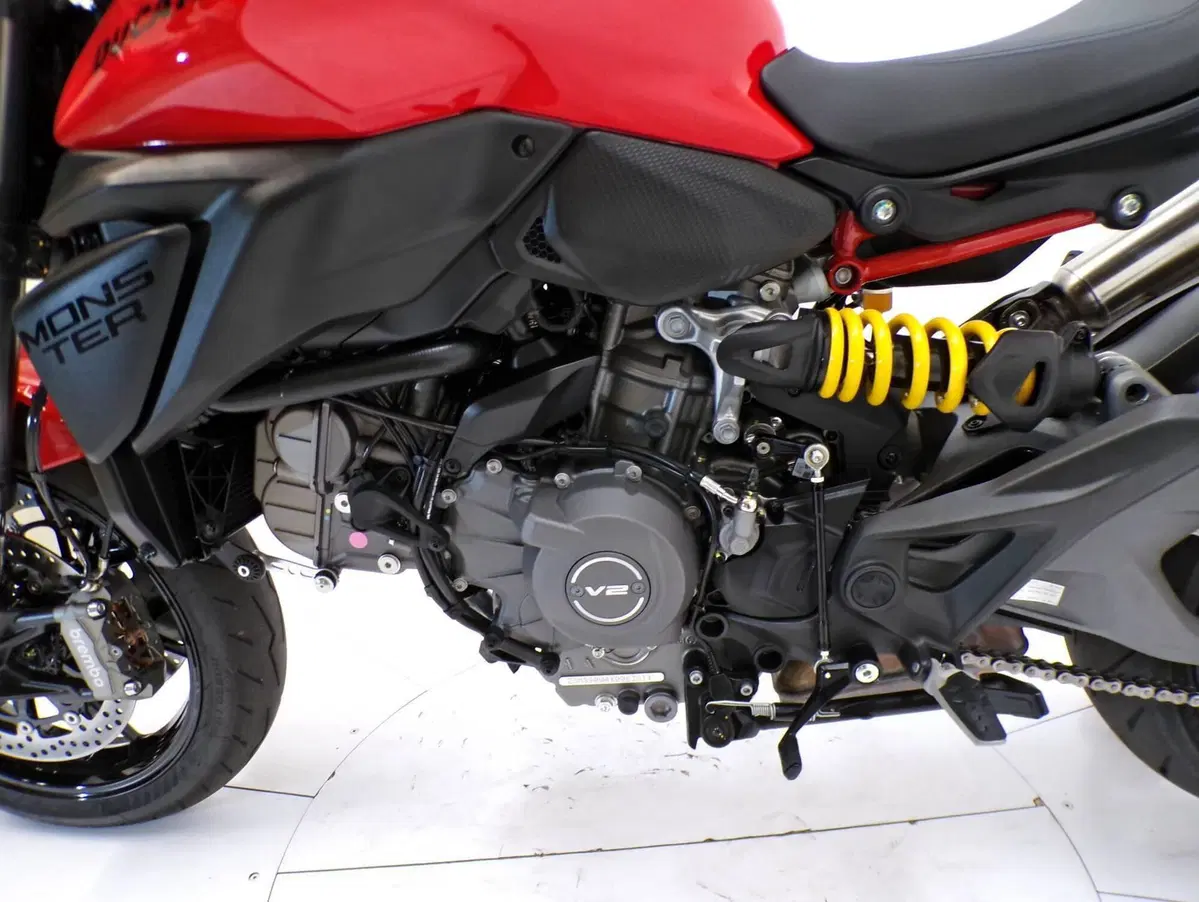 Ducati Monster 890 + (2026) (7)