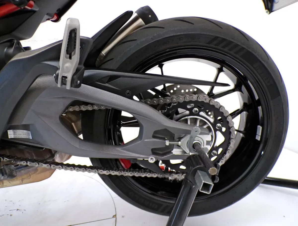 Ducati Monster 890 + (2026) (11)