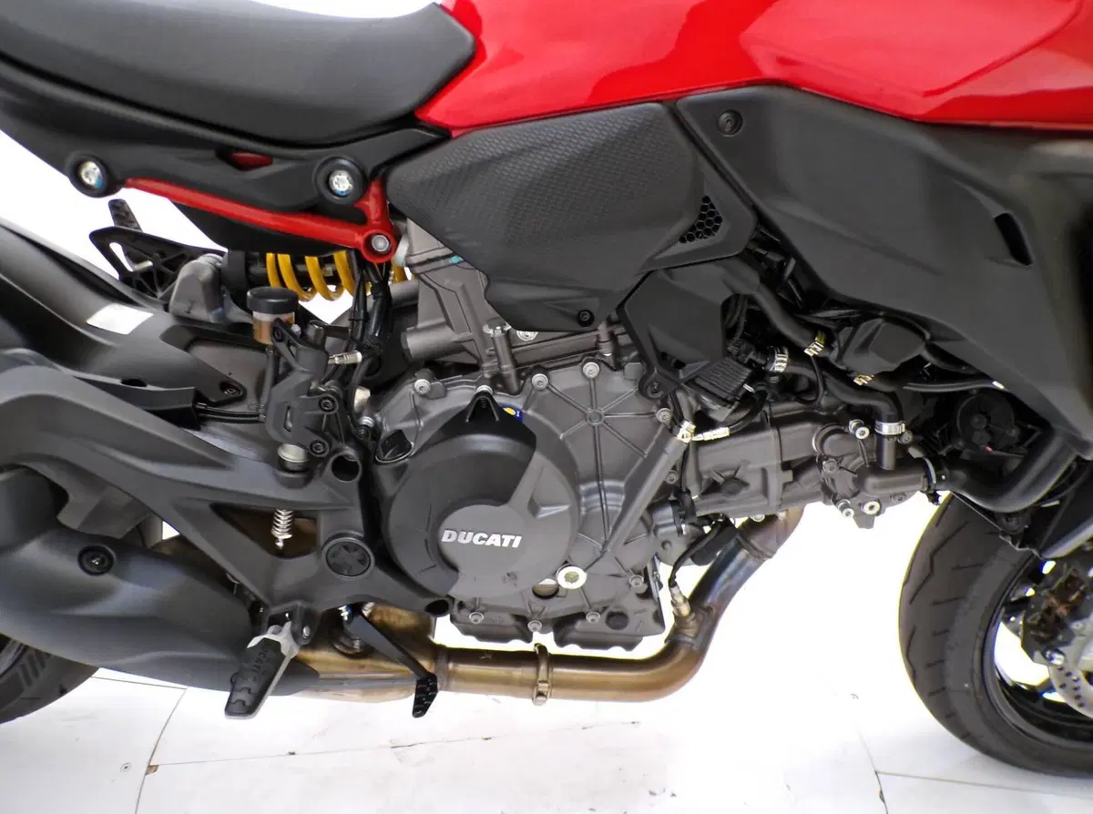 Ducati Monster 890 + (2026) (8)
