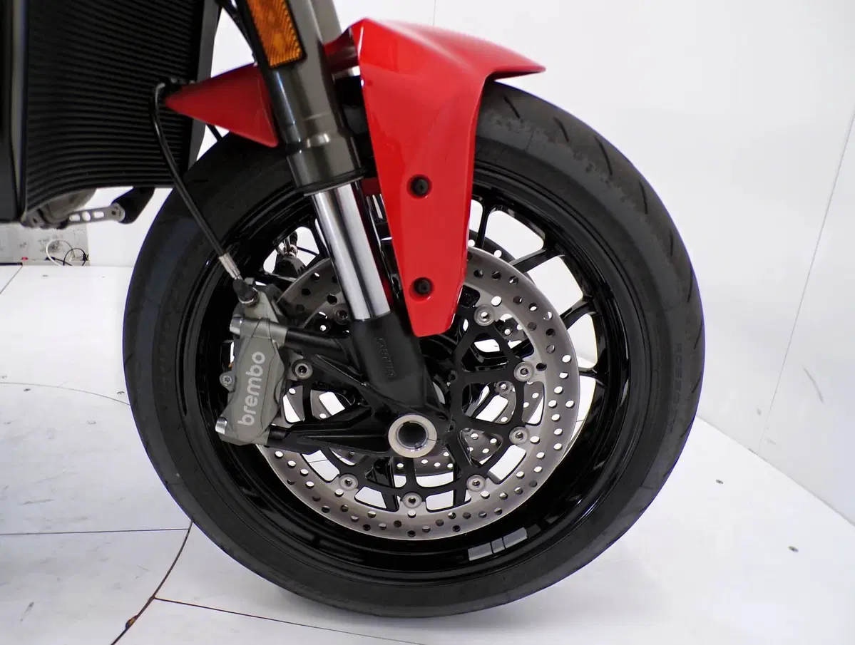 Ducati Monster 890 + (2026) (12)