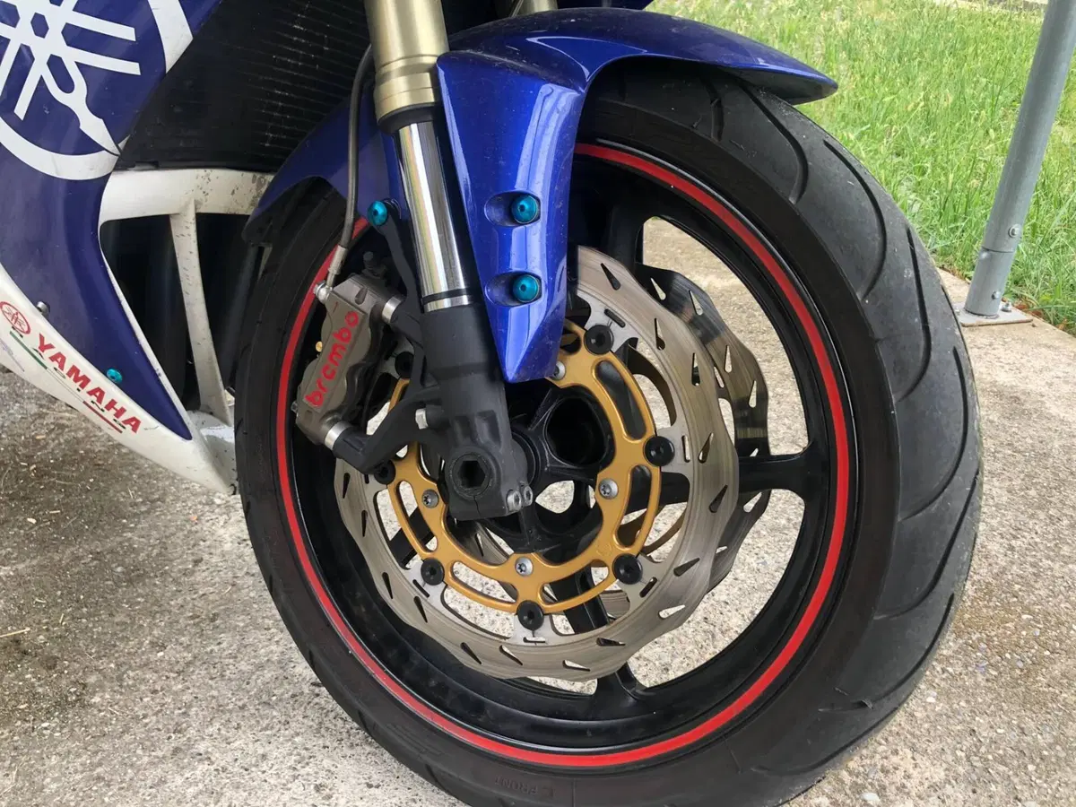 Yamaha YZF R1 (2004 - 05) (7)