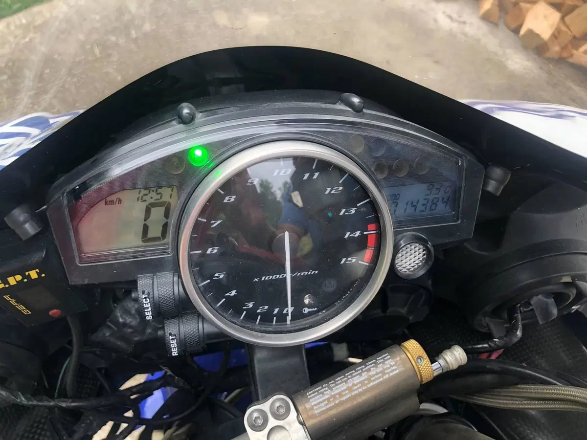 Yamaha YZF R1 (2004 - 05) (8)