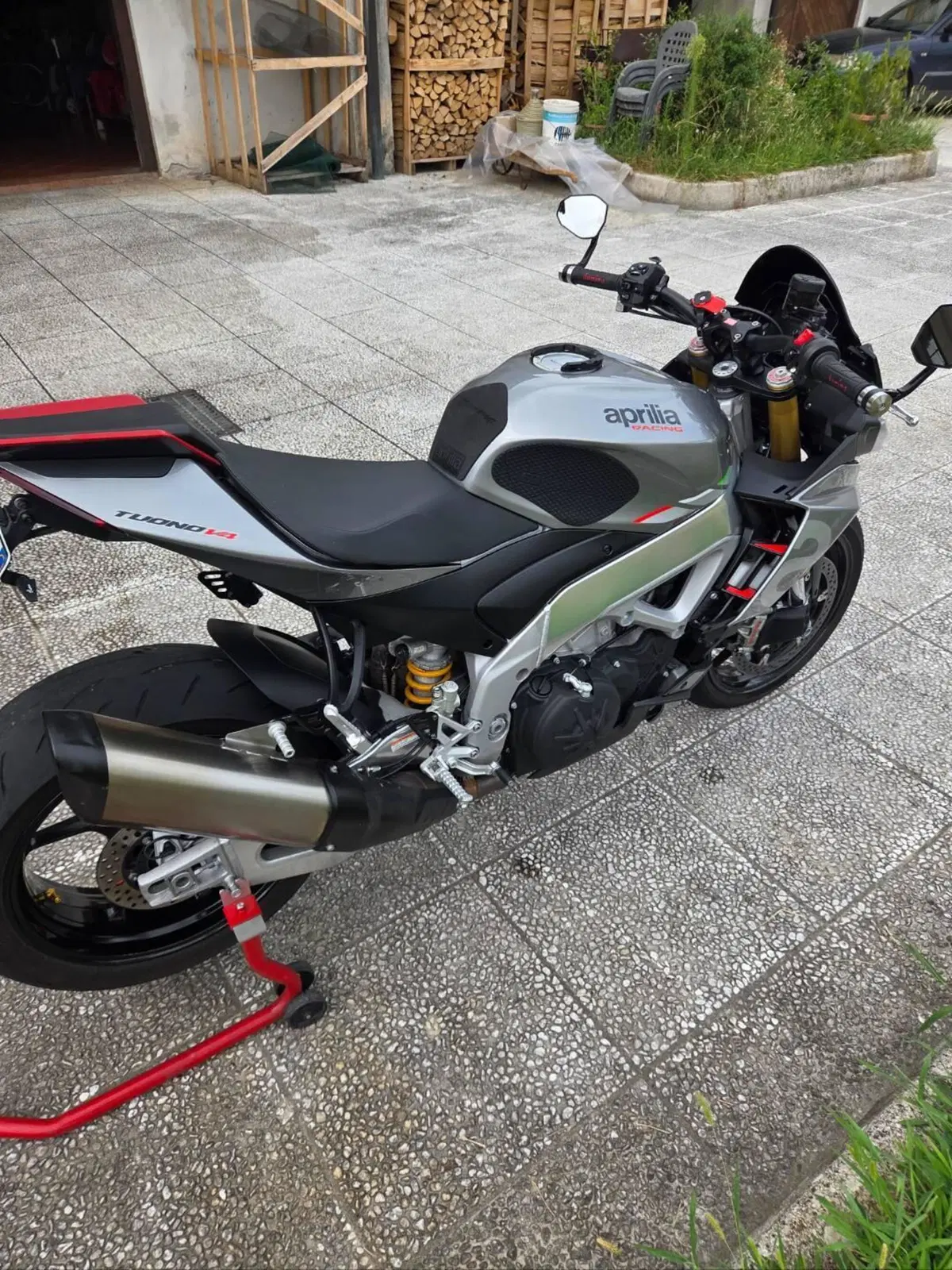 Aprilia Tuono V4 (2021 - 24) (4)