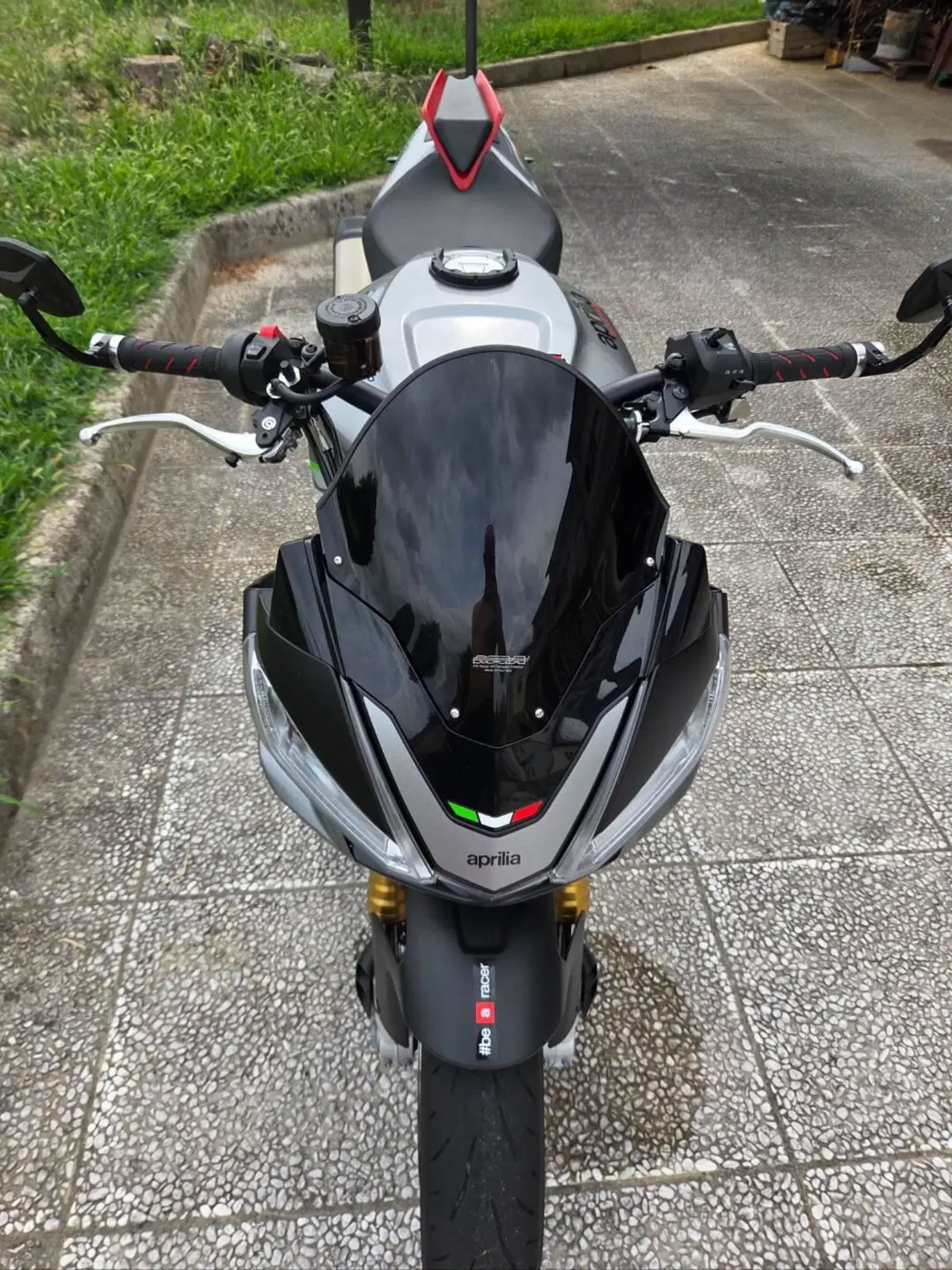 Aprilia Tuono V4 (2021 - 24) (10)