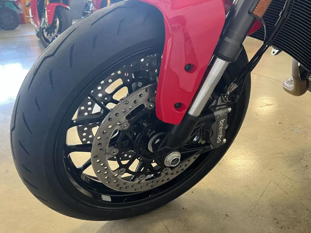 Ducati Monster 890 (2026) (3)