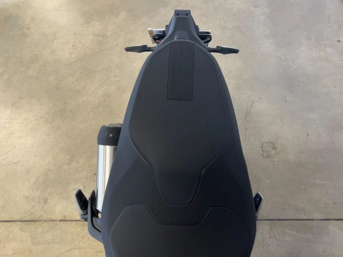 Ducati Monster 890 (2026) (9)