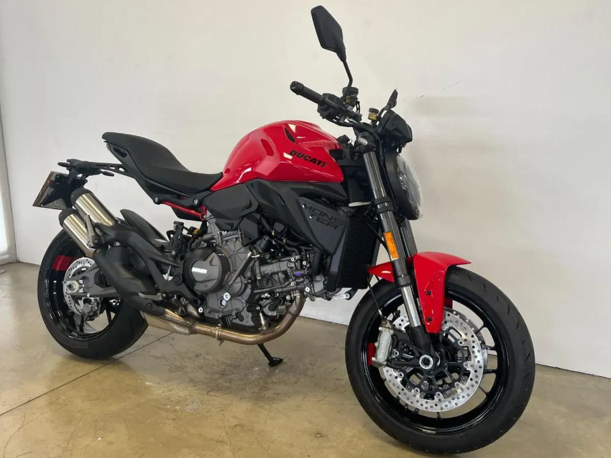 Ducati Monster 890 (2026) (2)