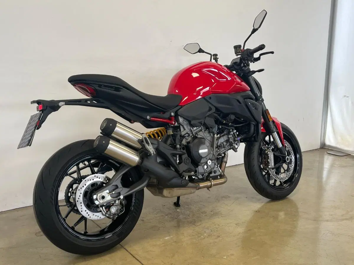 Ducati Monster 890 (2026) (7)