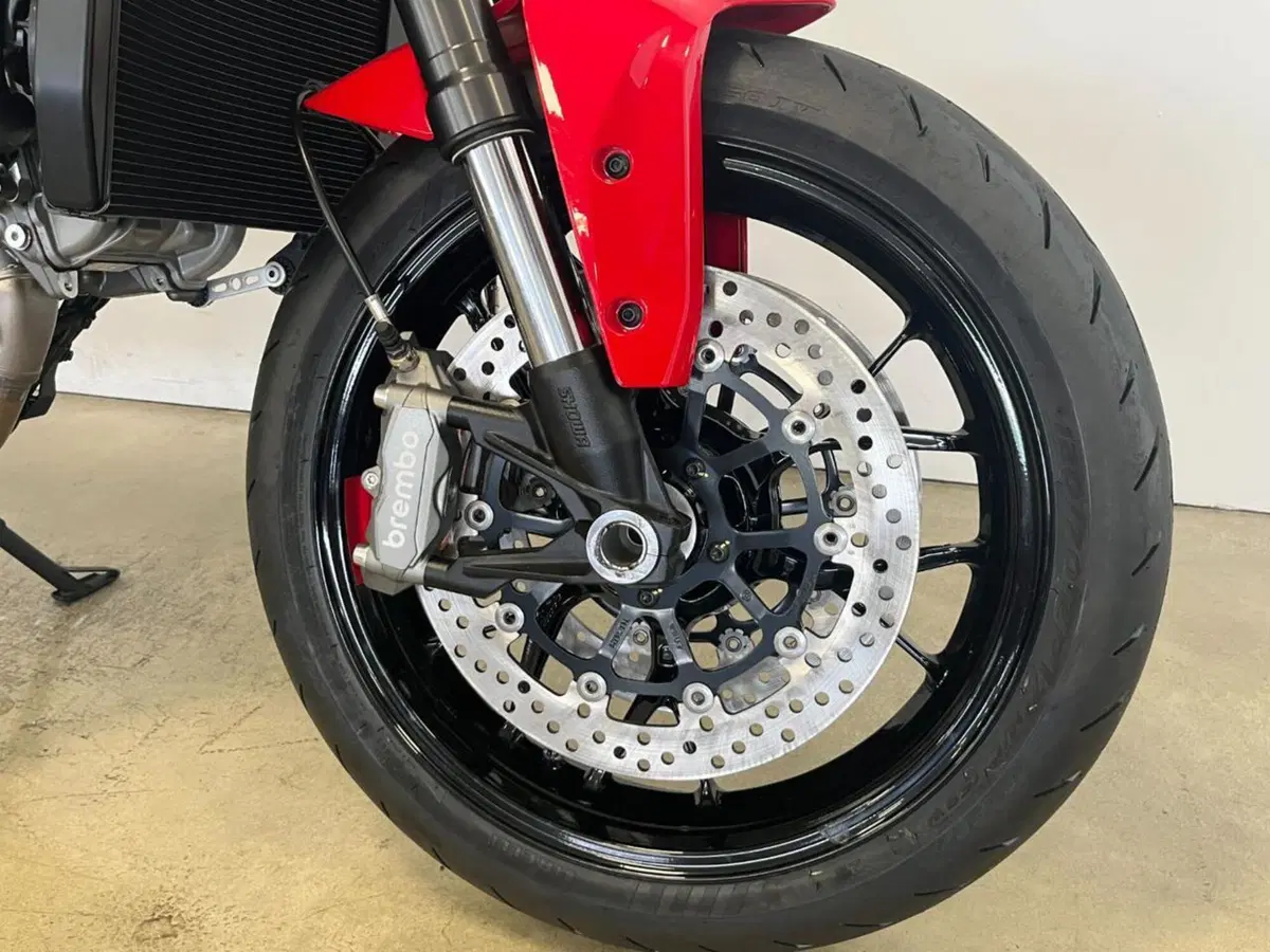 Ducati Monster 890 (2026) (4)