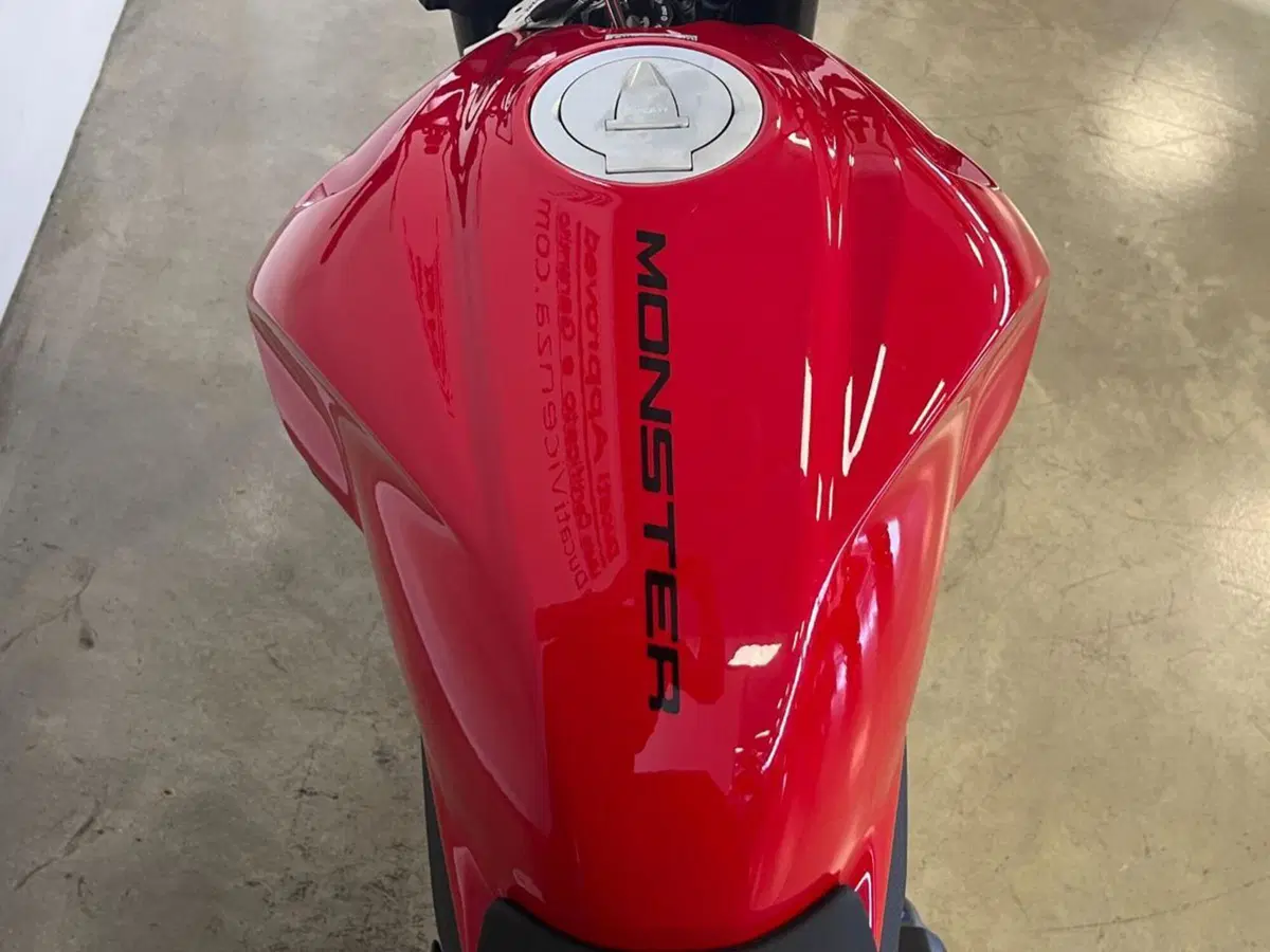 Ducati Monster 890 (2026) (10)