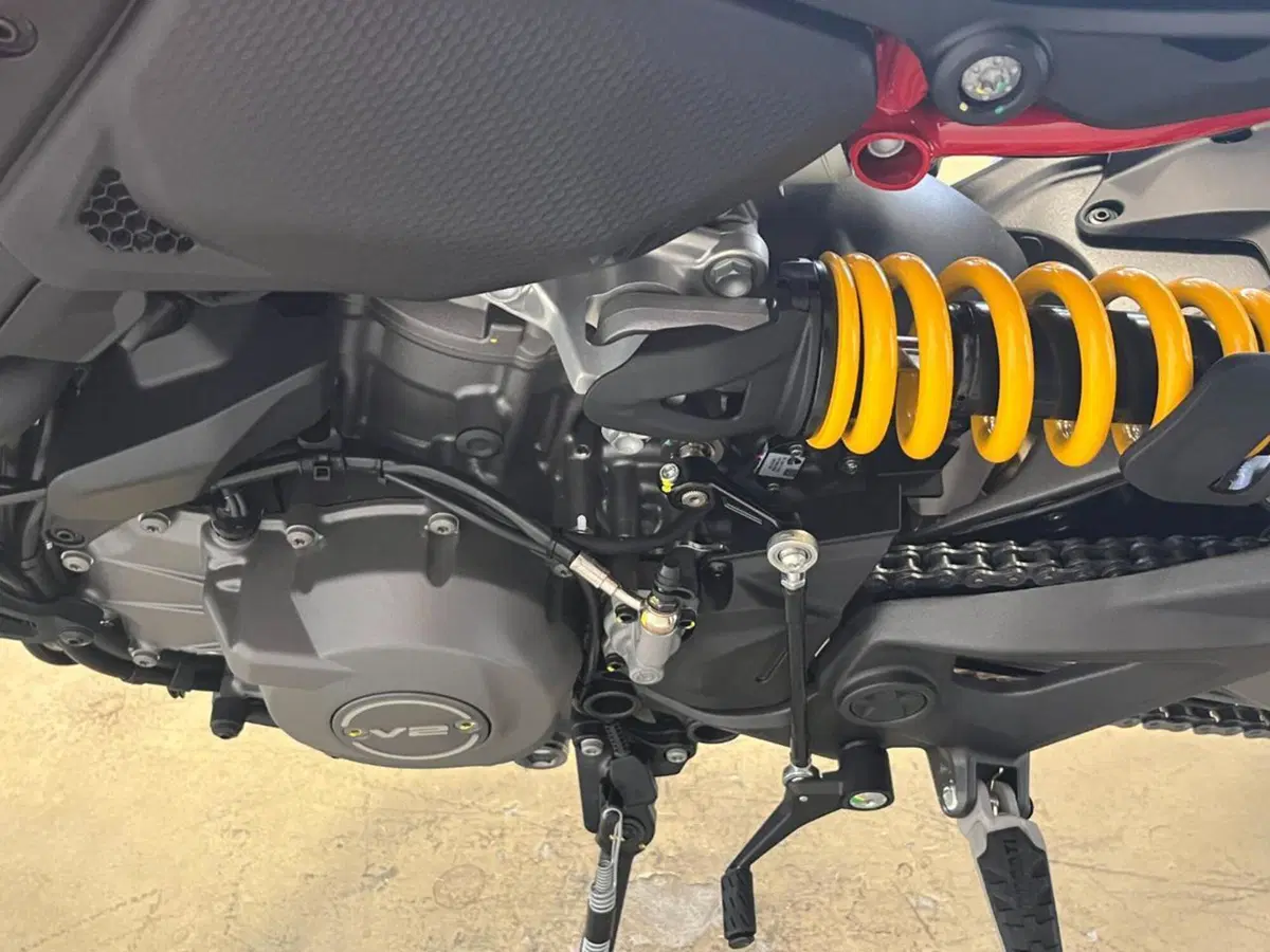 Ducati Monster 890 (2026) (8)