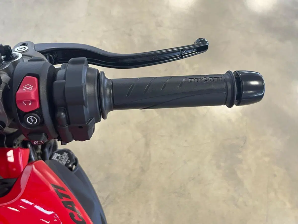 Ducati Monster 890 (2026) (11)