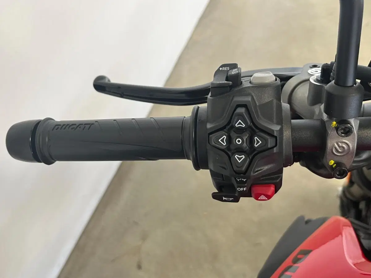Ducati Monster 890 (2026) (12)