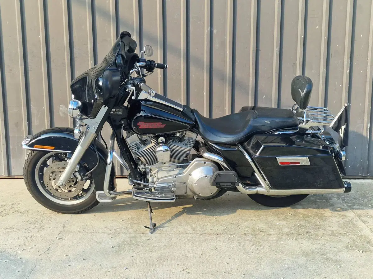 Harley-Davidson 1450 Electra Glide Standard (2002 - 09) - FLHTC (2)