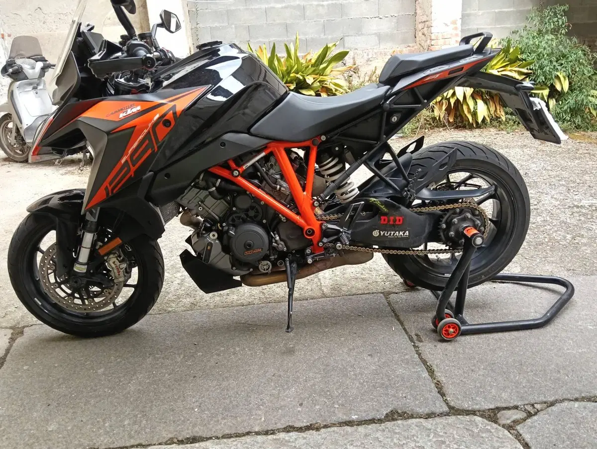 KTM 1290 Super Duke GT (2021) (2)