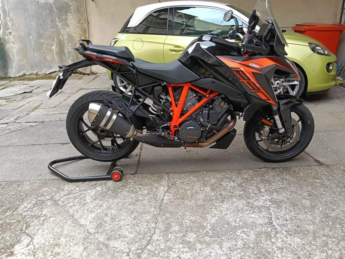 KTM 1290 Super Duke GT (2021) (3)