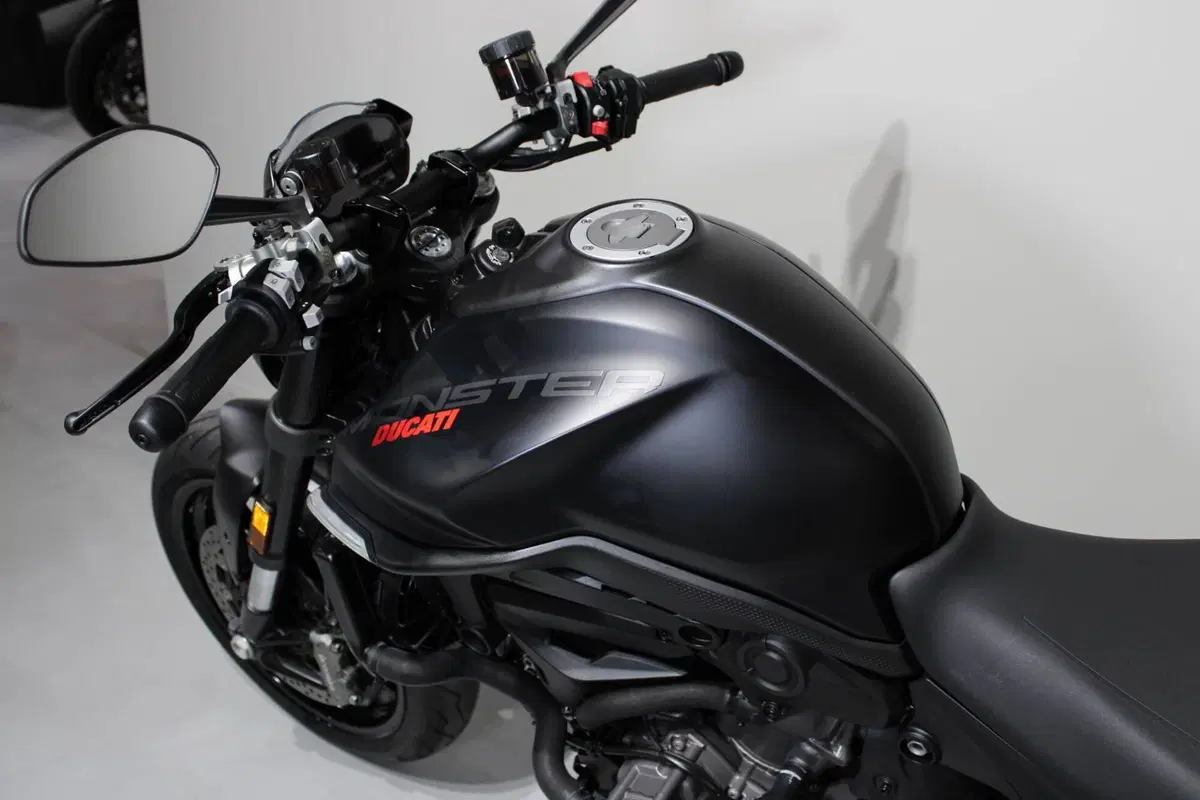 Ducati Monster 937 (2021 - 25) (5)