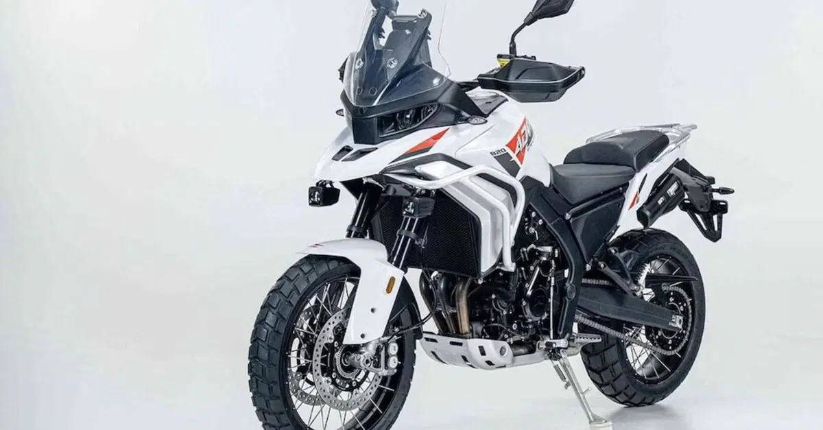 ZXMoto 820X: ecco la versione definitiva dell'adventure cinese con motore tre cilindri