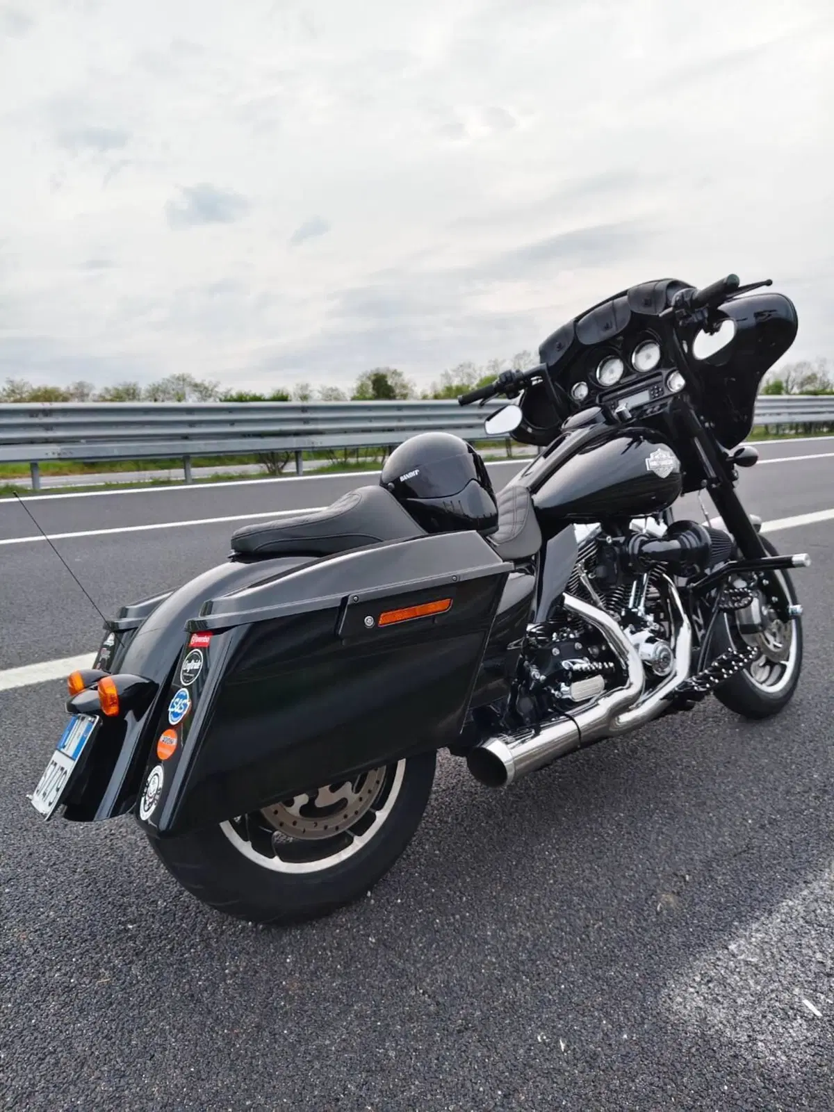 Harley-Davidson 1690 Street Glide (2011 - 13) - FLHX (4)