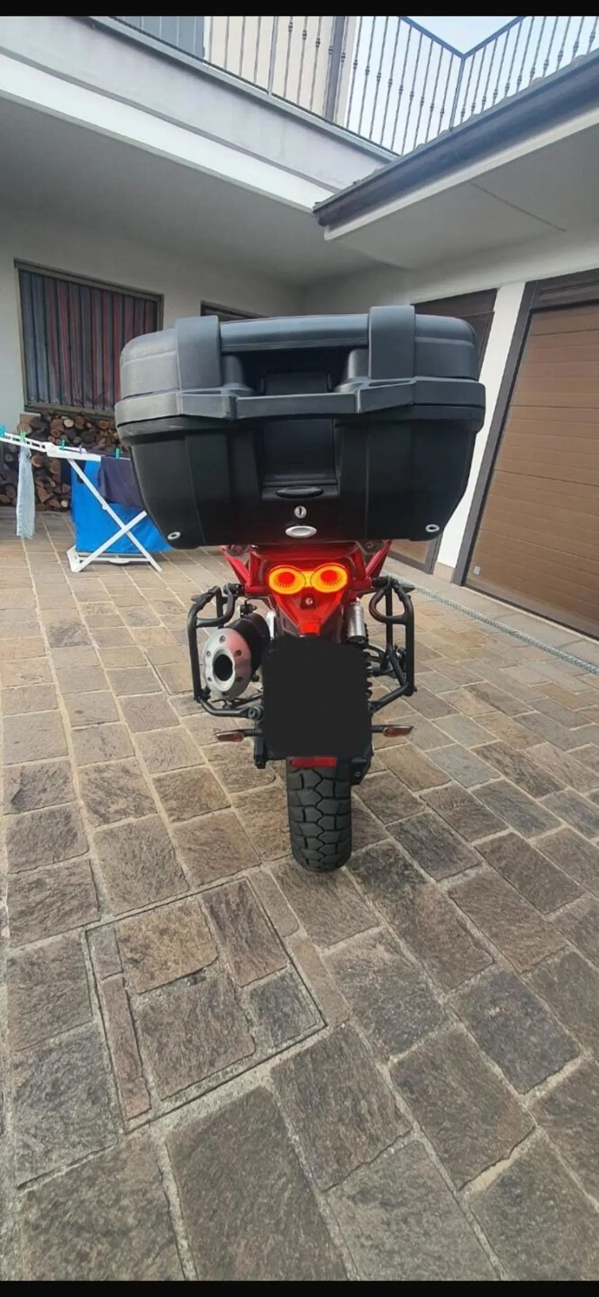 Moto Guzzi V85 TT Evocative Graphics (2019 - 20) (10)