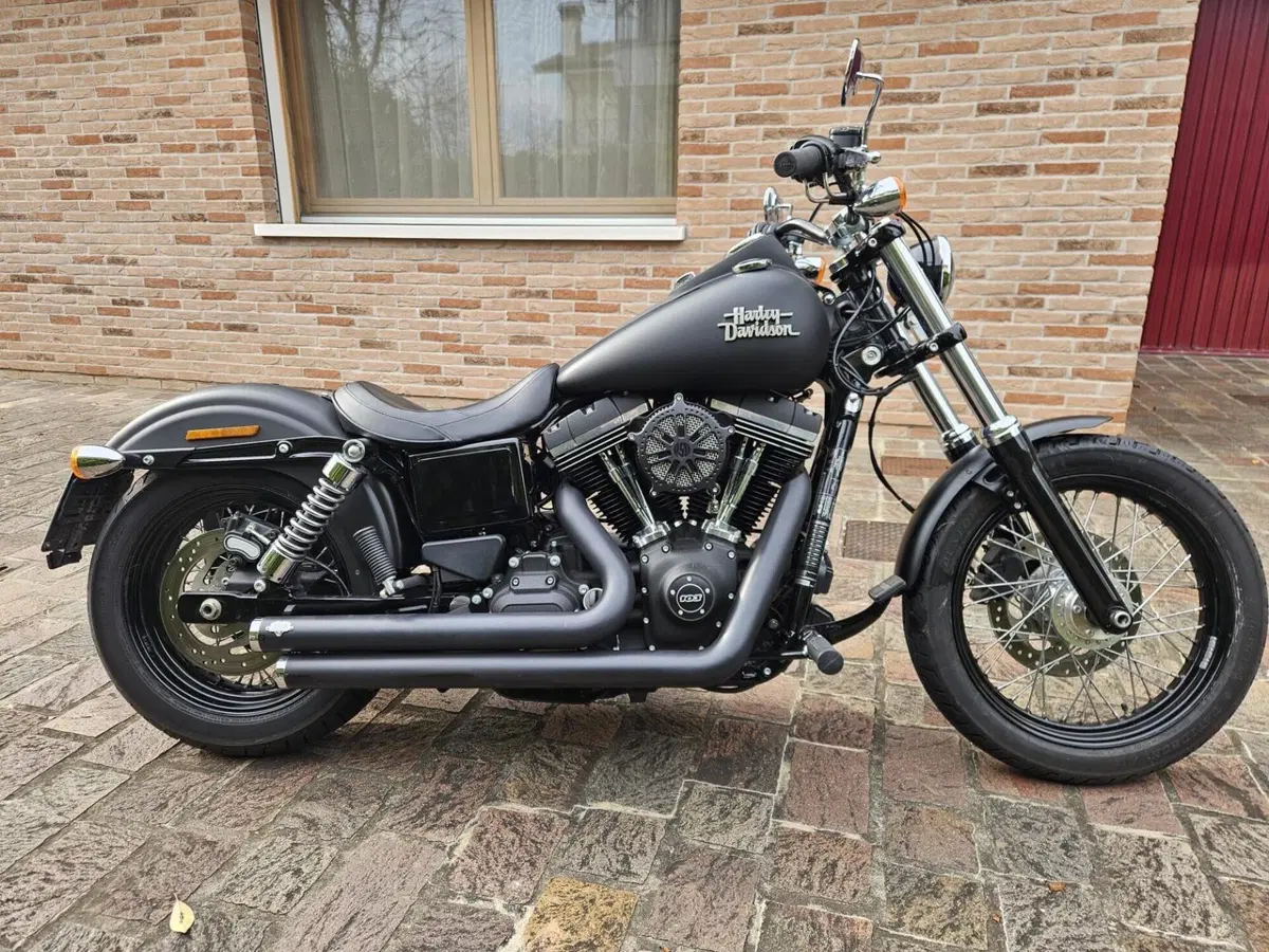 Harley-Davidson 1690 Street Bob (2017) - FXDB