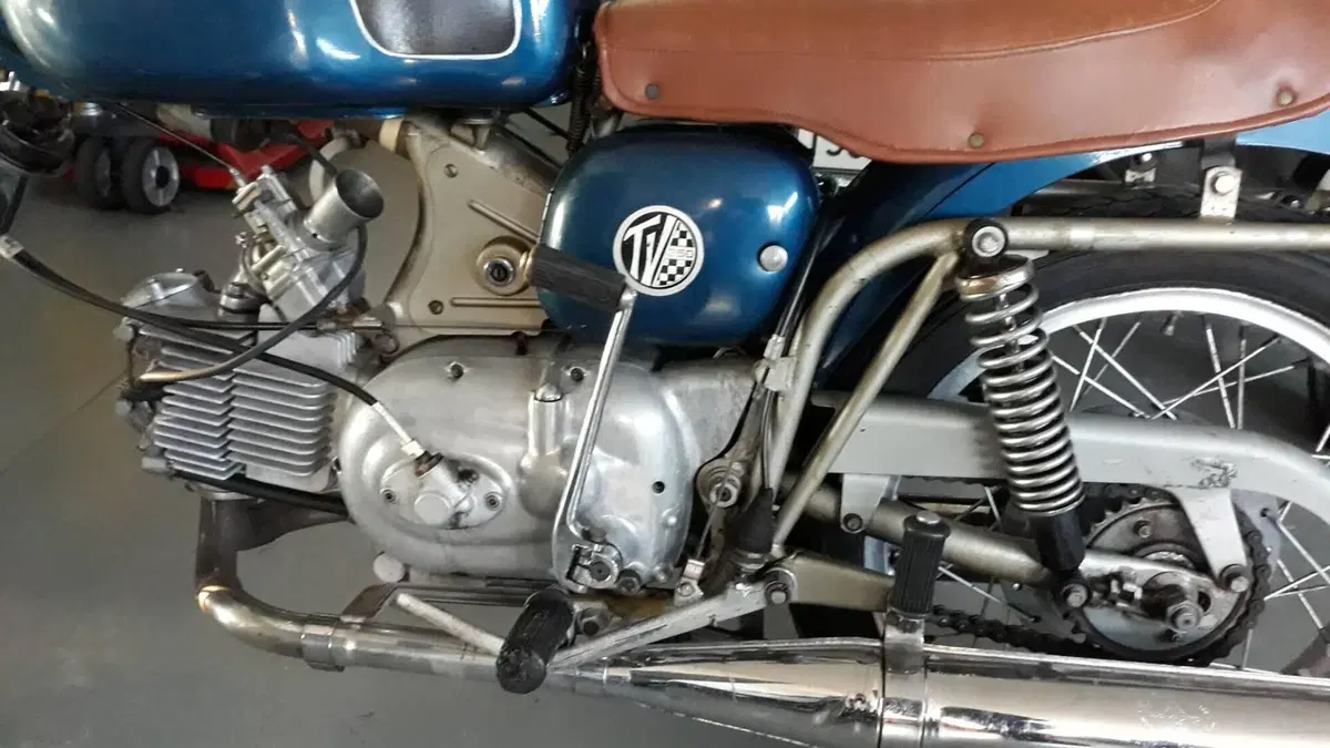 Aermacchi Harley-Davidson 350 TV (5)