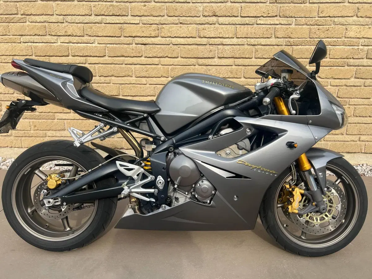 Triumph Daytona 675 (2006 - 08) (2)