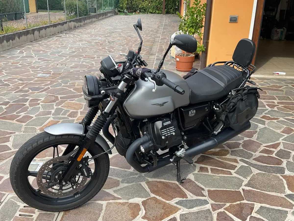 Moto Guzzi V7 Stone (2021 - 24) (4)
