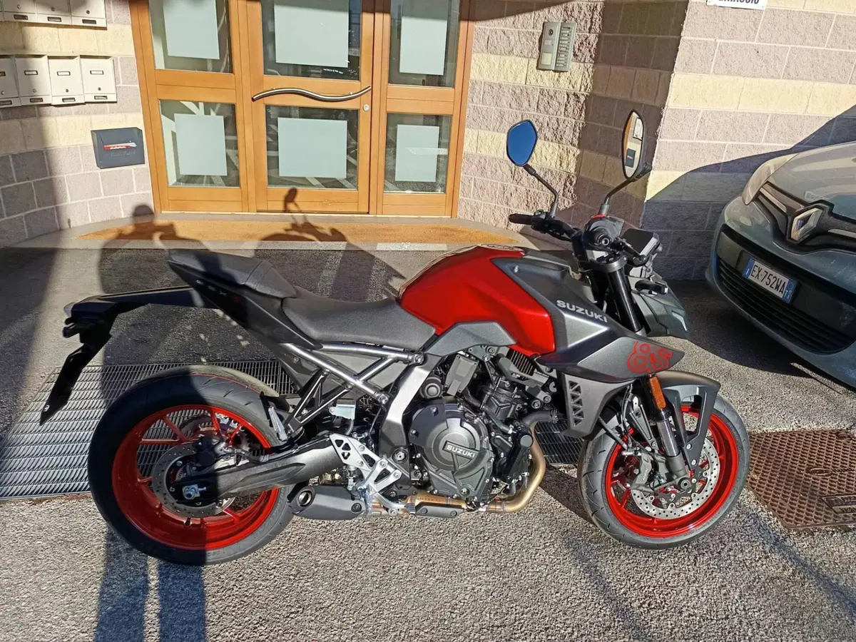 Suzuki GSX-8S (2025 - 26)