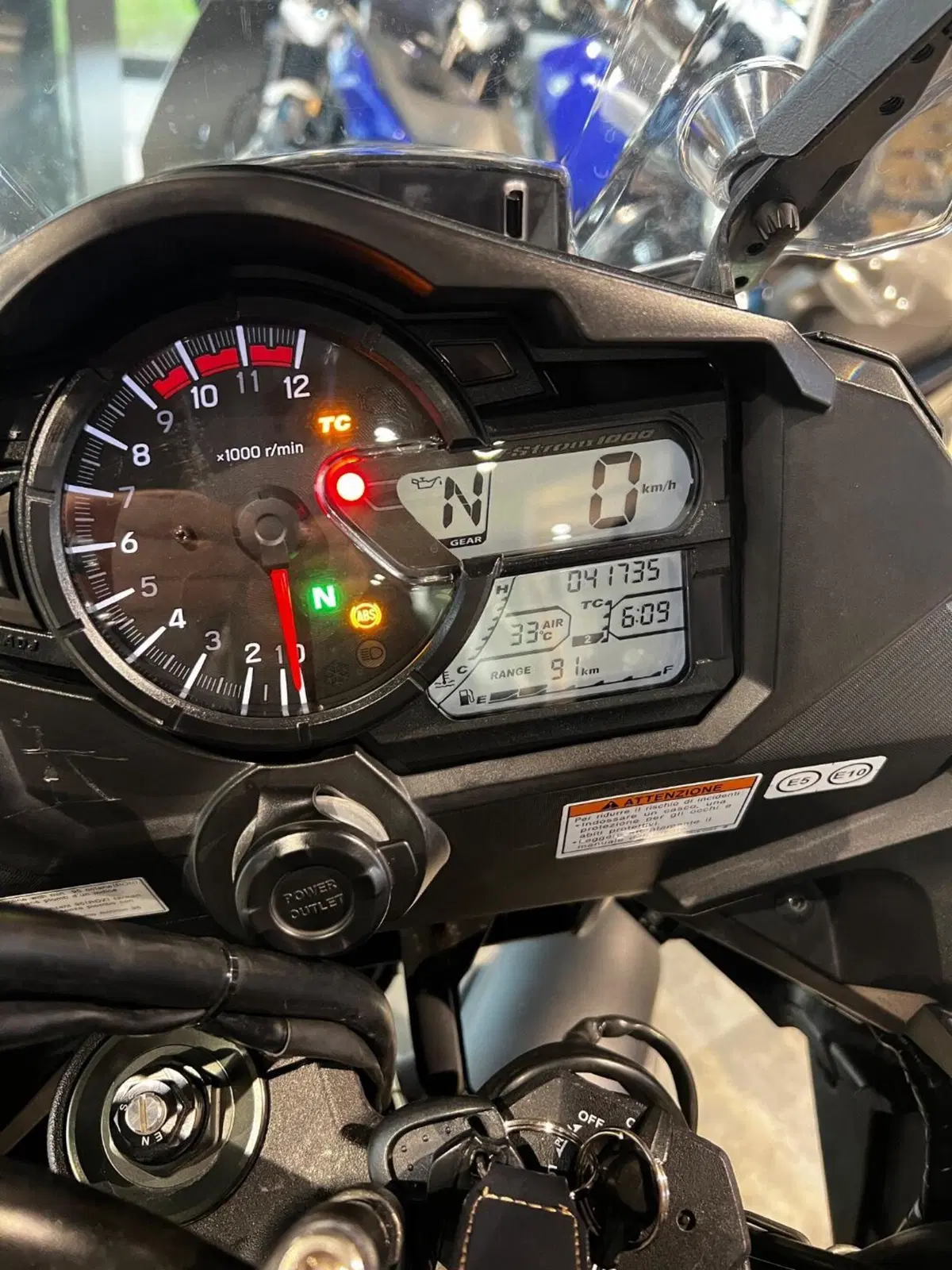 Suzuki V-Strom 1000 ABS No compromise LE (2015 - 17) (3)