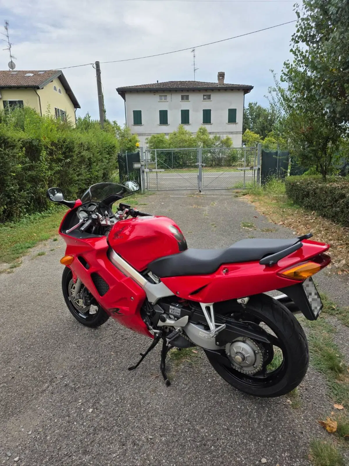 Honda VFR 800 (1998 - 01) (3)