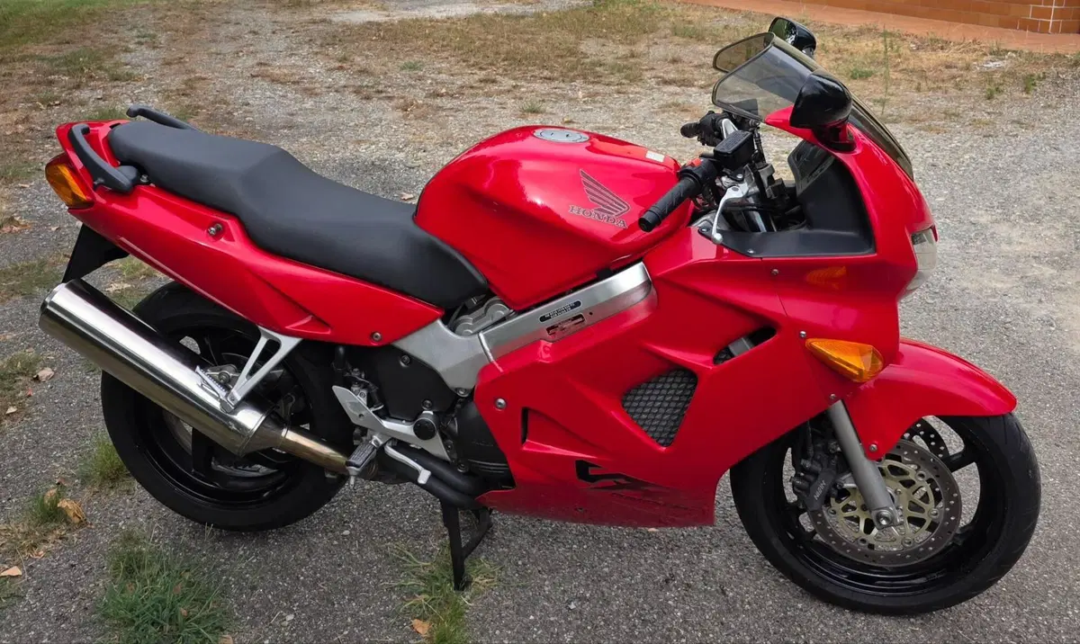 Honda VFR 800 (1998 - 01) (6)