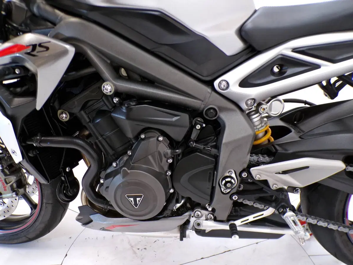 Triumph Street Triple RS (2020 - 22) (7)