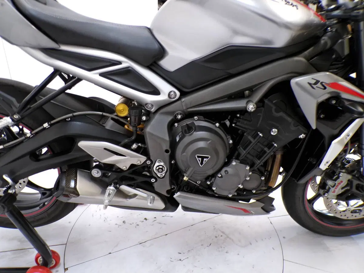 Triumph Street Triple RS (2020 - 22) (8)