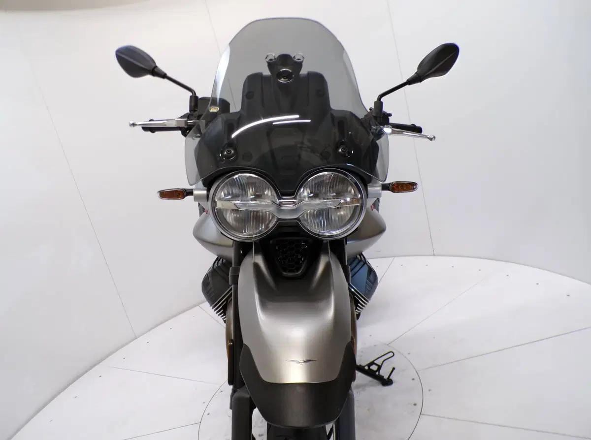 Moto Guzzi V85 Strada (2024 - 26) (9)