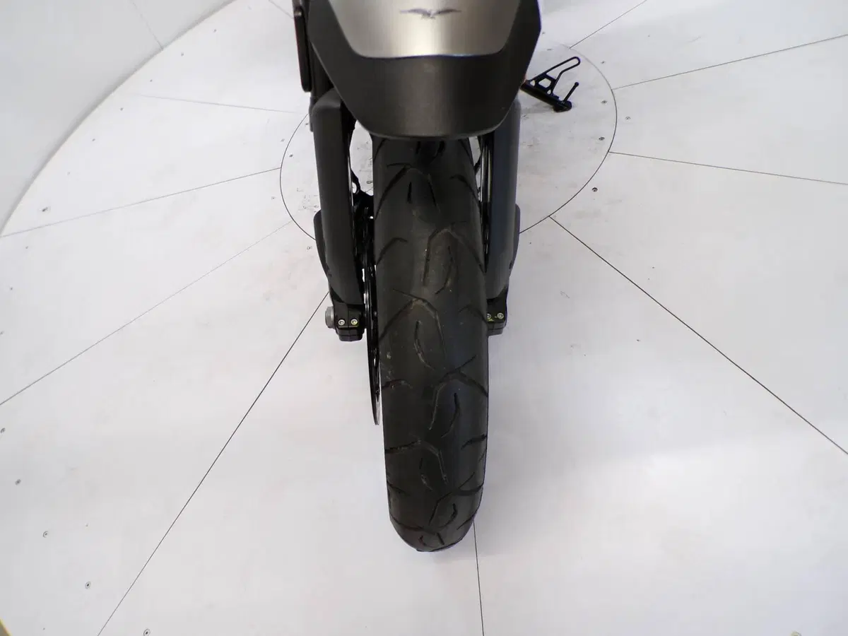 Moto Guzzi V85 Strada (2024 - 26) (10)