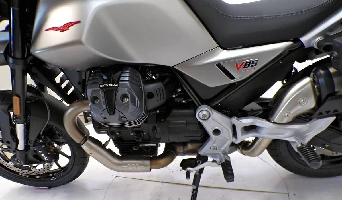 Moto Guzzi V85 Strada (2024 - 26) (7)
