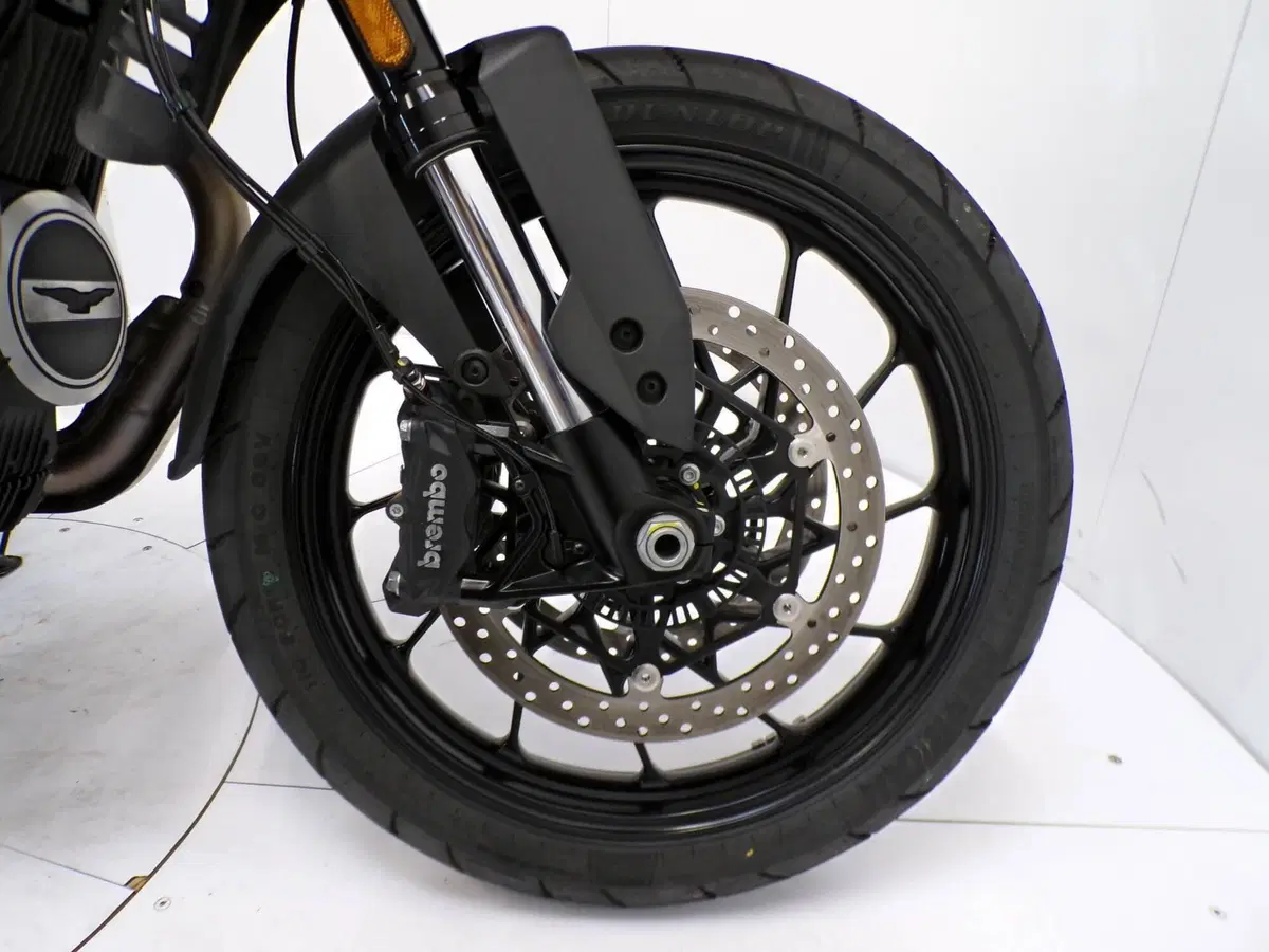 Moto Guzzi V85 Strada (2024 - 26) (12)