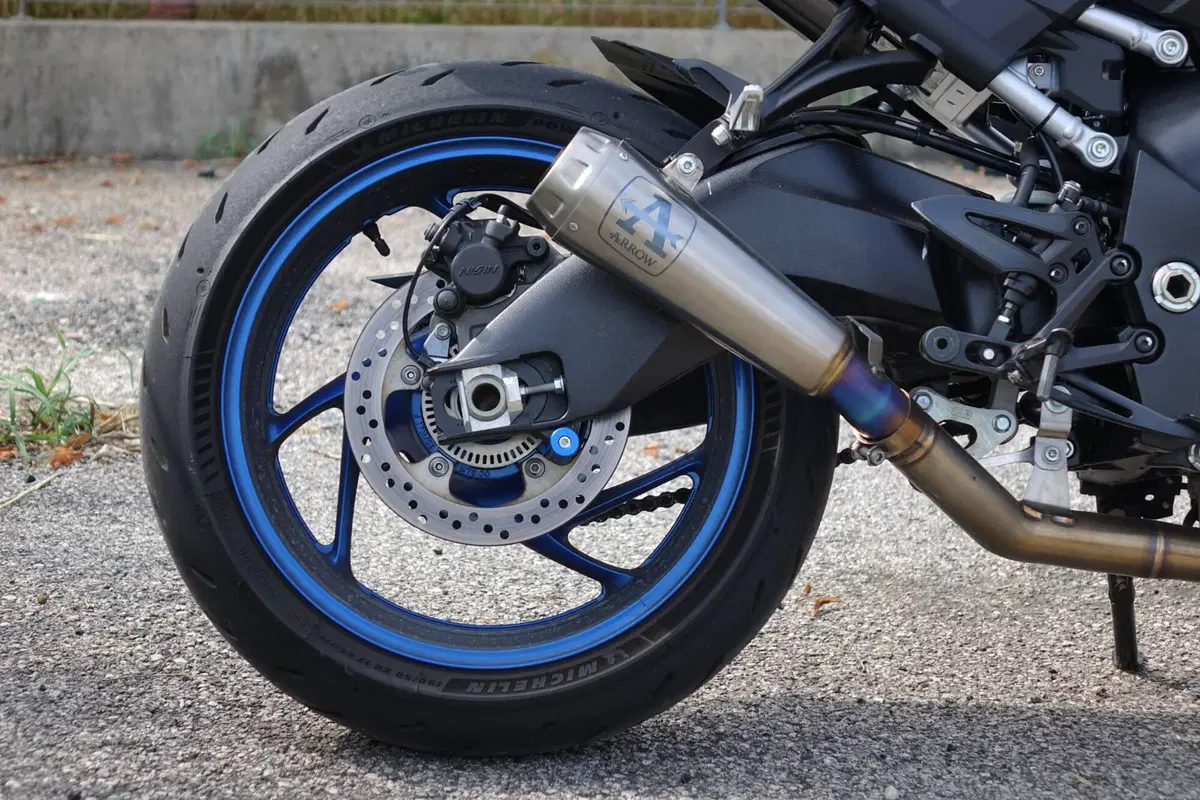 Suzuki GSX-S1000 (2021 - 25) (10)