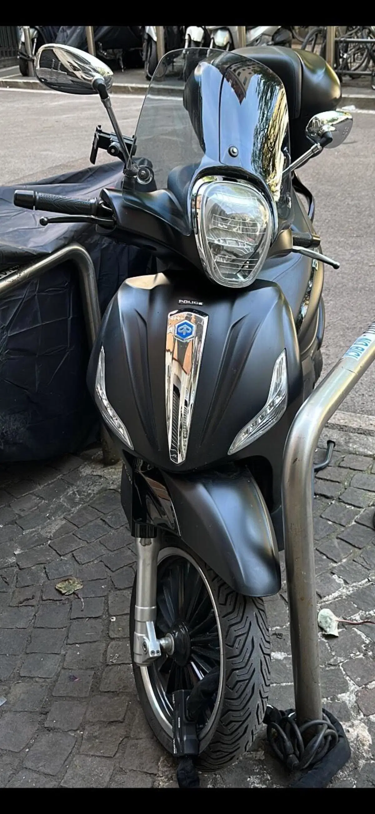 Piaggio Beverly 300 i.e. Police ABS-ASR (2017 - 20) (2)