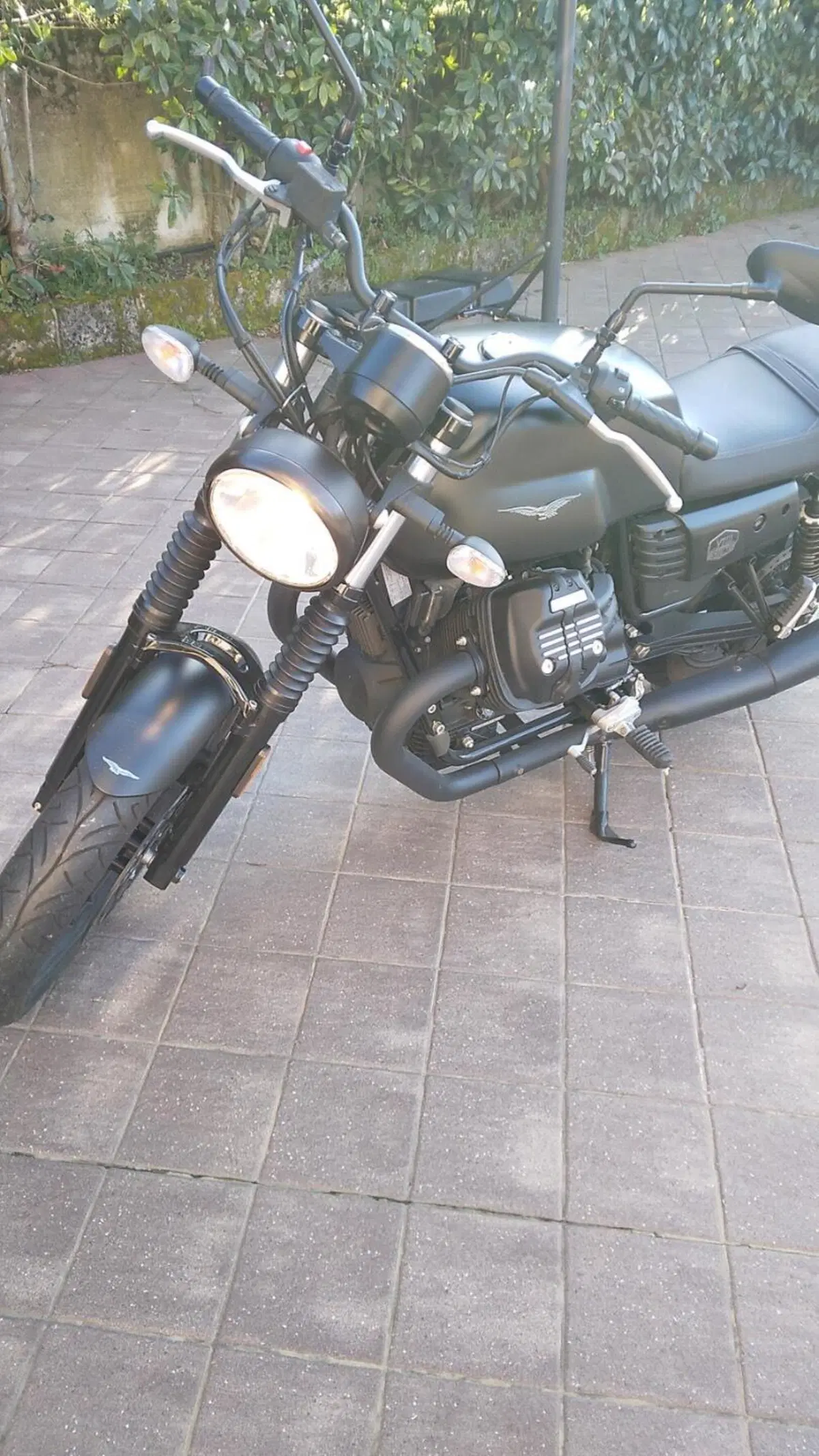 Moto Guzzi V7 III Stone (2017 - 20) (2)
