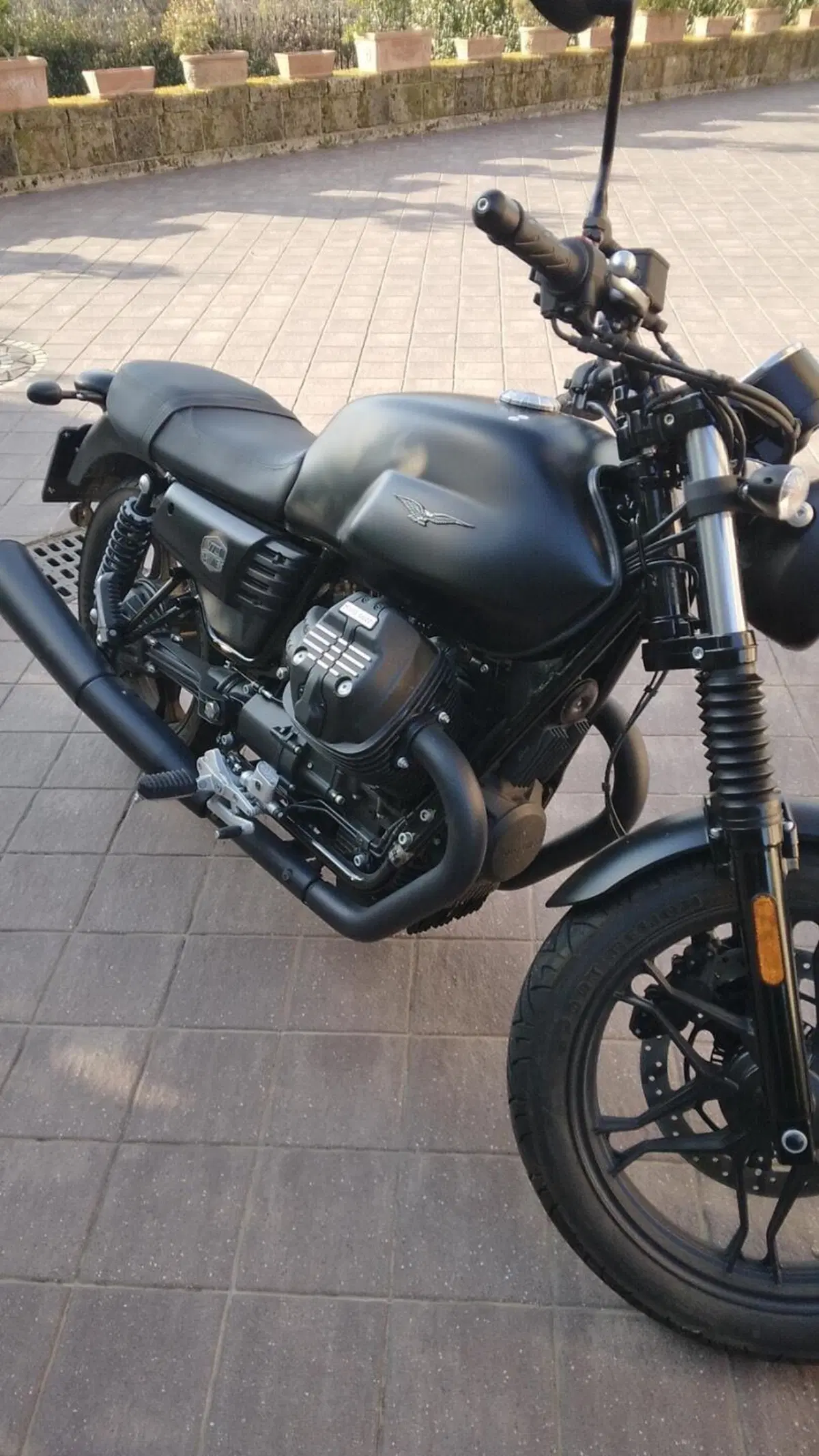 Moto Guzzi V7 III Stone (2017 - 20) (3)