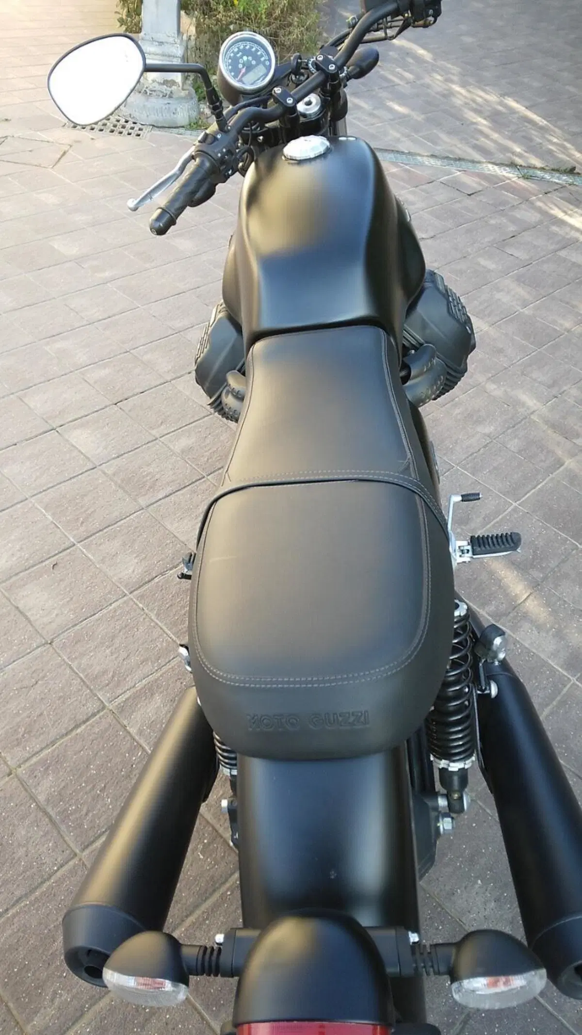 Moto Guzzi V7 III Stone (2017 - 20) (4)