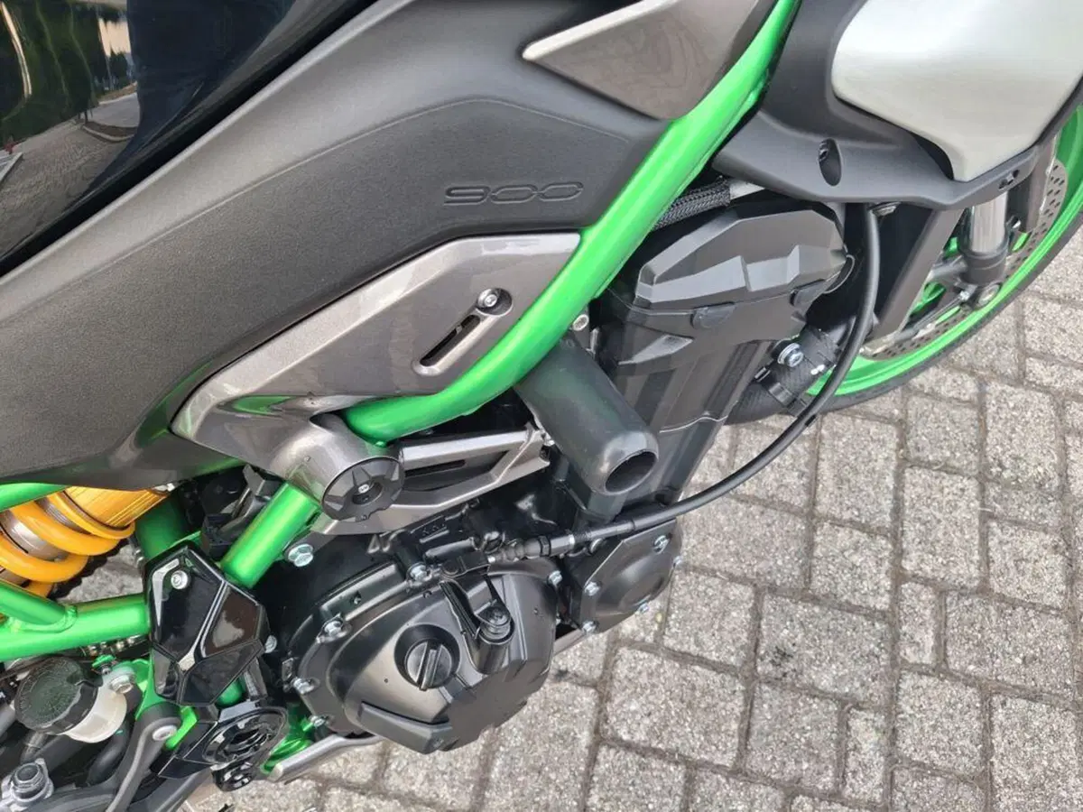 Kawasaki Z 900 (2025 - 26) (5)