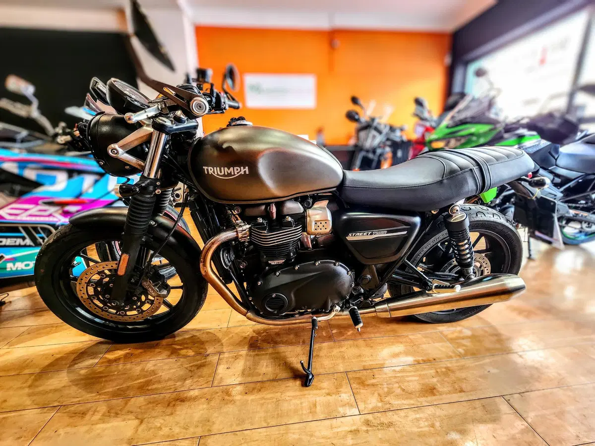 Triumph Street Twin 900 (2019 - 20) (2)