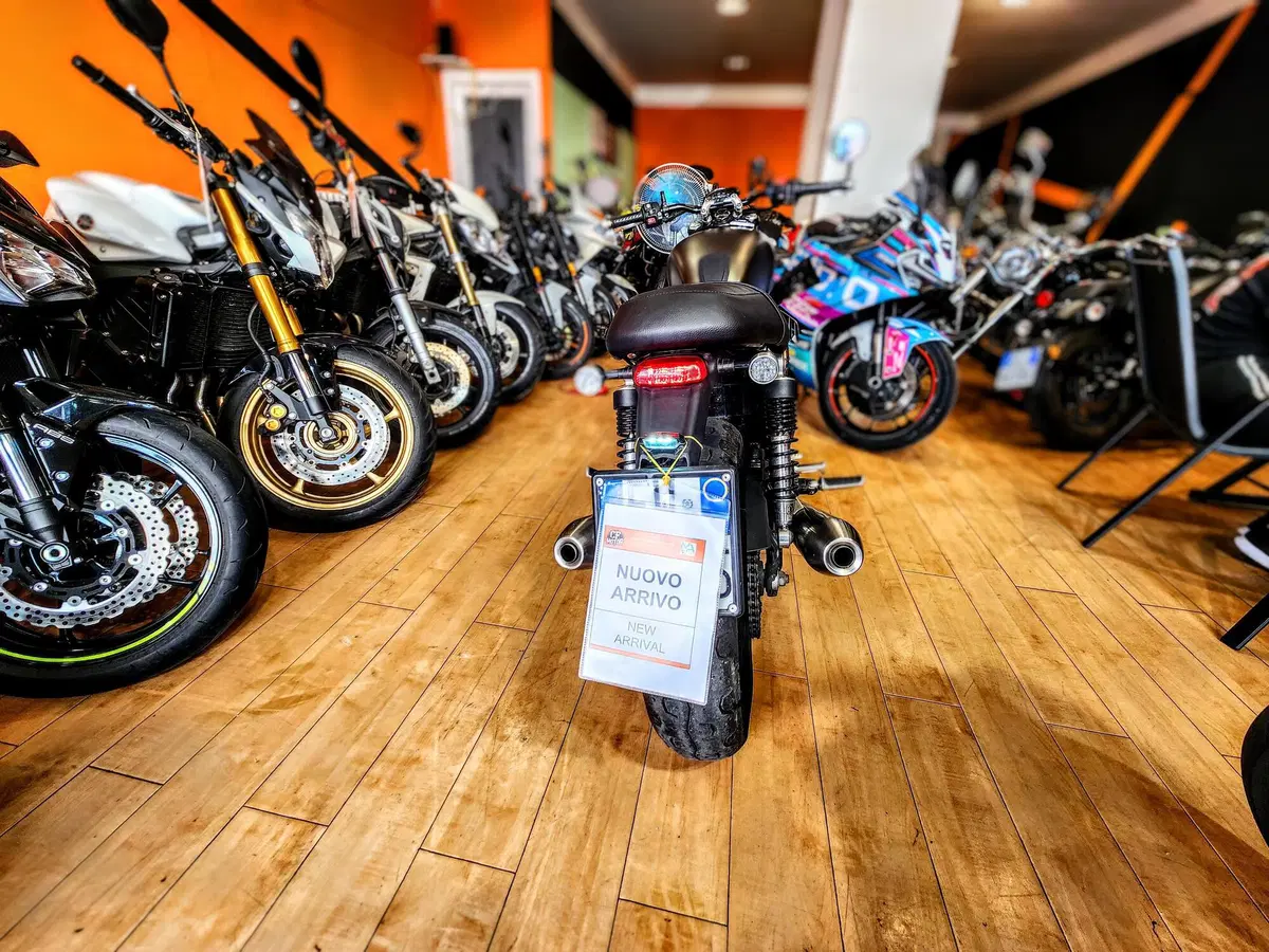 Triumph Street Twin 900 (2019 - 20) (4)