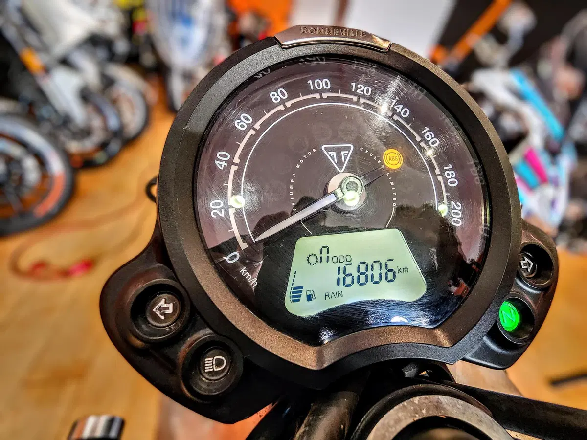 Triumph Street Twin 900 (2019 - 20) (5)