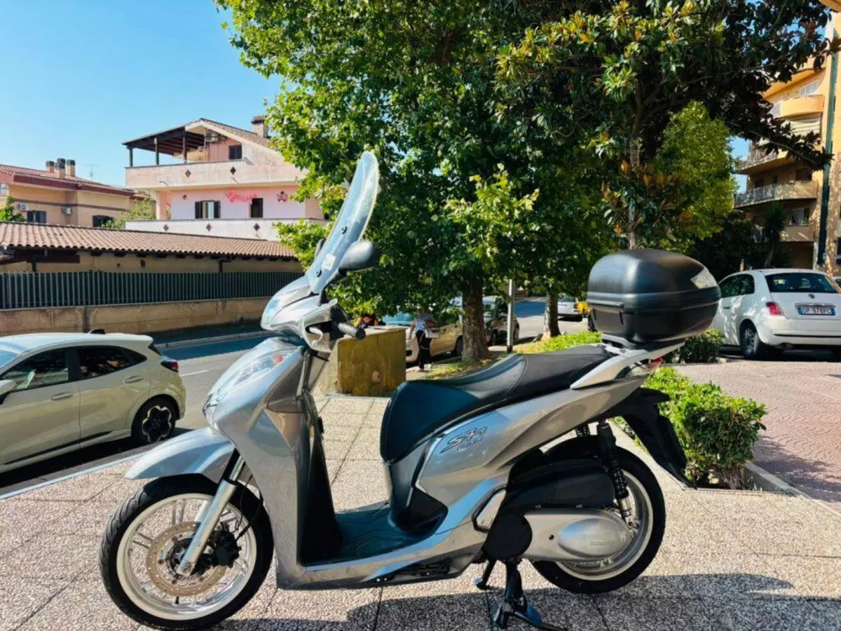 Honda SH 300 i ABS (2016 - 20) (2)