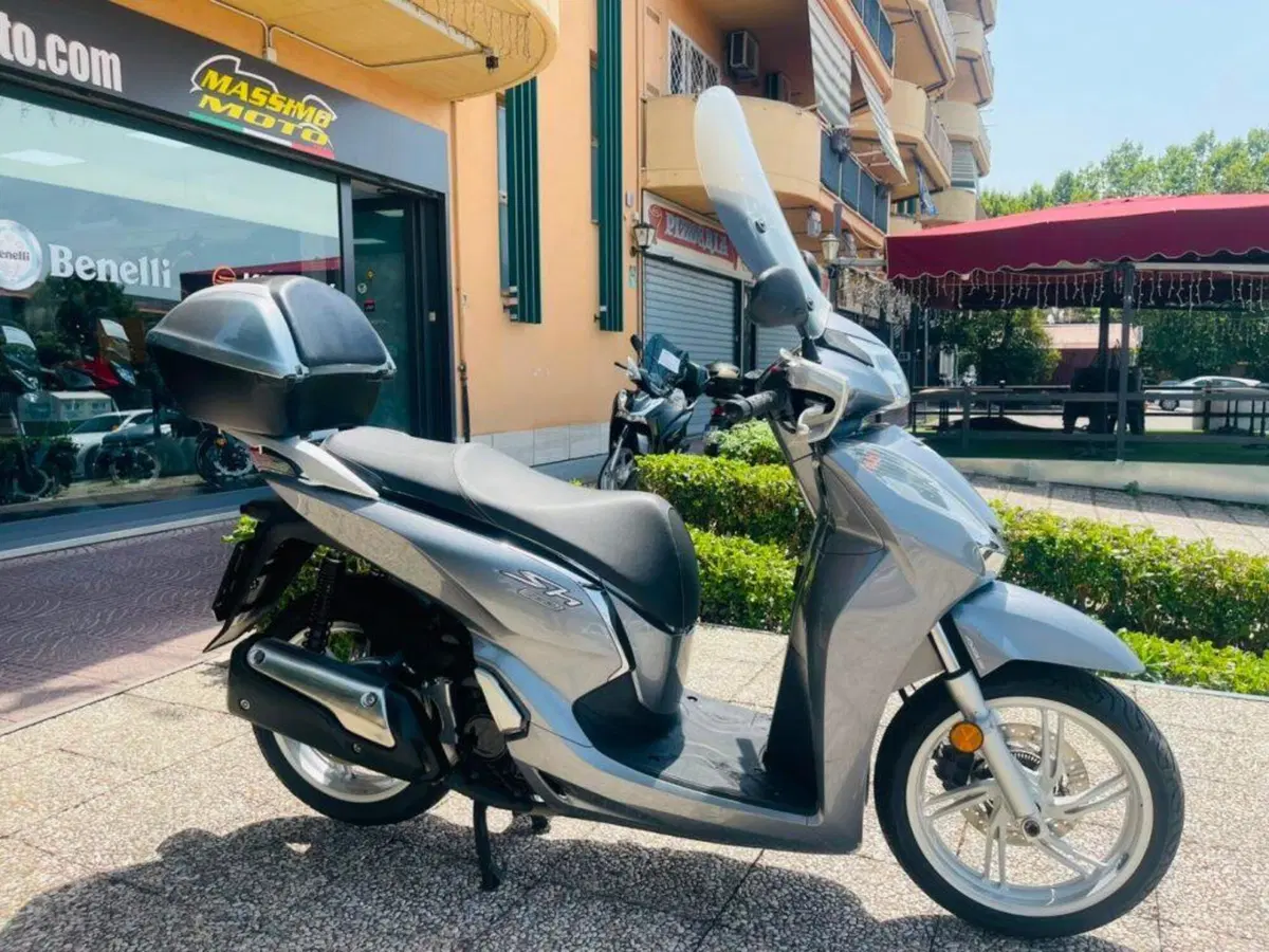 Honda SH 300 i ABS (2016 - 20) (6)