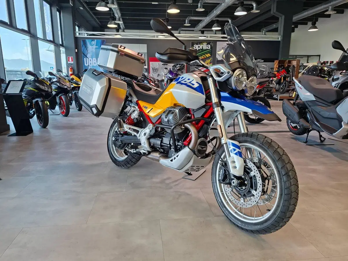 Moto Guzzi V85 TT (2024 - 26) (2)